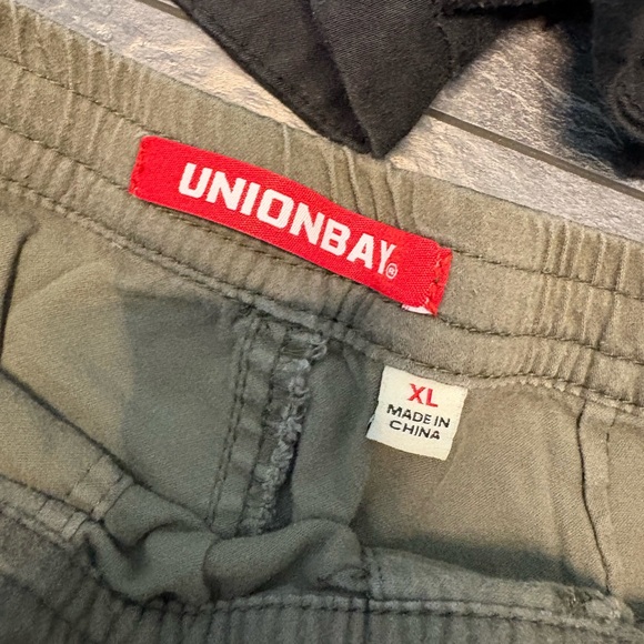 Set of 2 women’s Unionbay shorts, green and black, XL - Picture 4 of 9